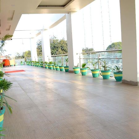 Vaishnavi Clarks Inn Buxar Exterior foto